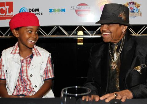 Pai de Michael Jackson divulga Musical no Brasil